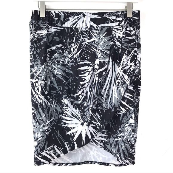 Fabletics Clarissa Black White Palm Leaf Print Pencil Skirt XS NWT - Picture 2 of 7